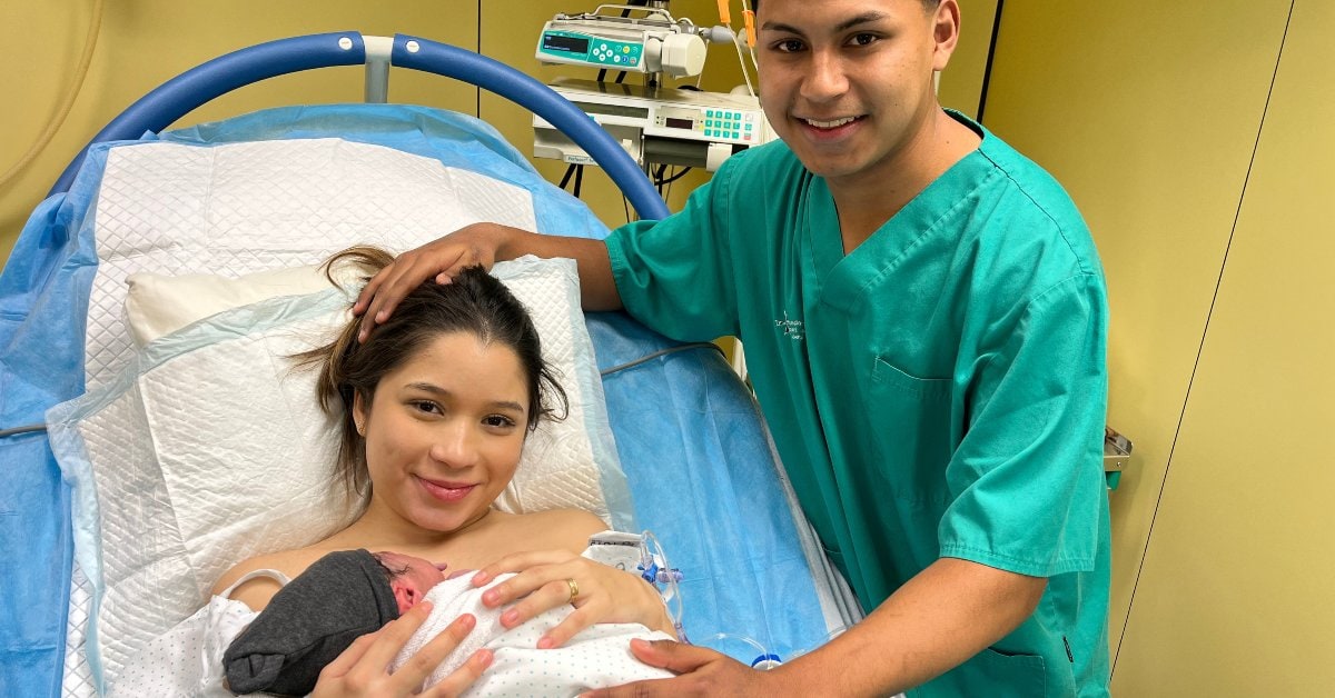 Jacob, el primer nadó de l'any amb els seus pares Liseth Manuela i el Wilson David (Departament de Salut)