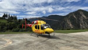 Un helicòpter de Bombers a l’heliport de Tírvia (Albert L. Cobo, ACN)