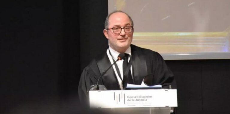 Alfons Alberca parlant durant un acte del Consell Superior de la Justícia