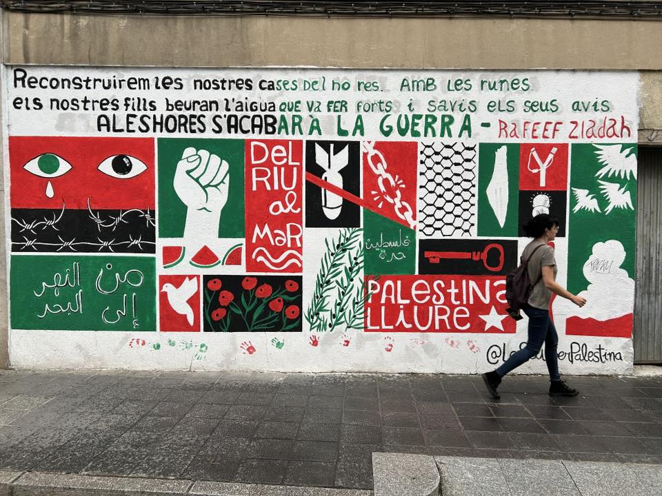 Mural al carrer Sant Ot, de la Seu, en solidaritat amb Palestina.