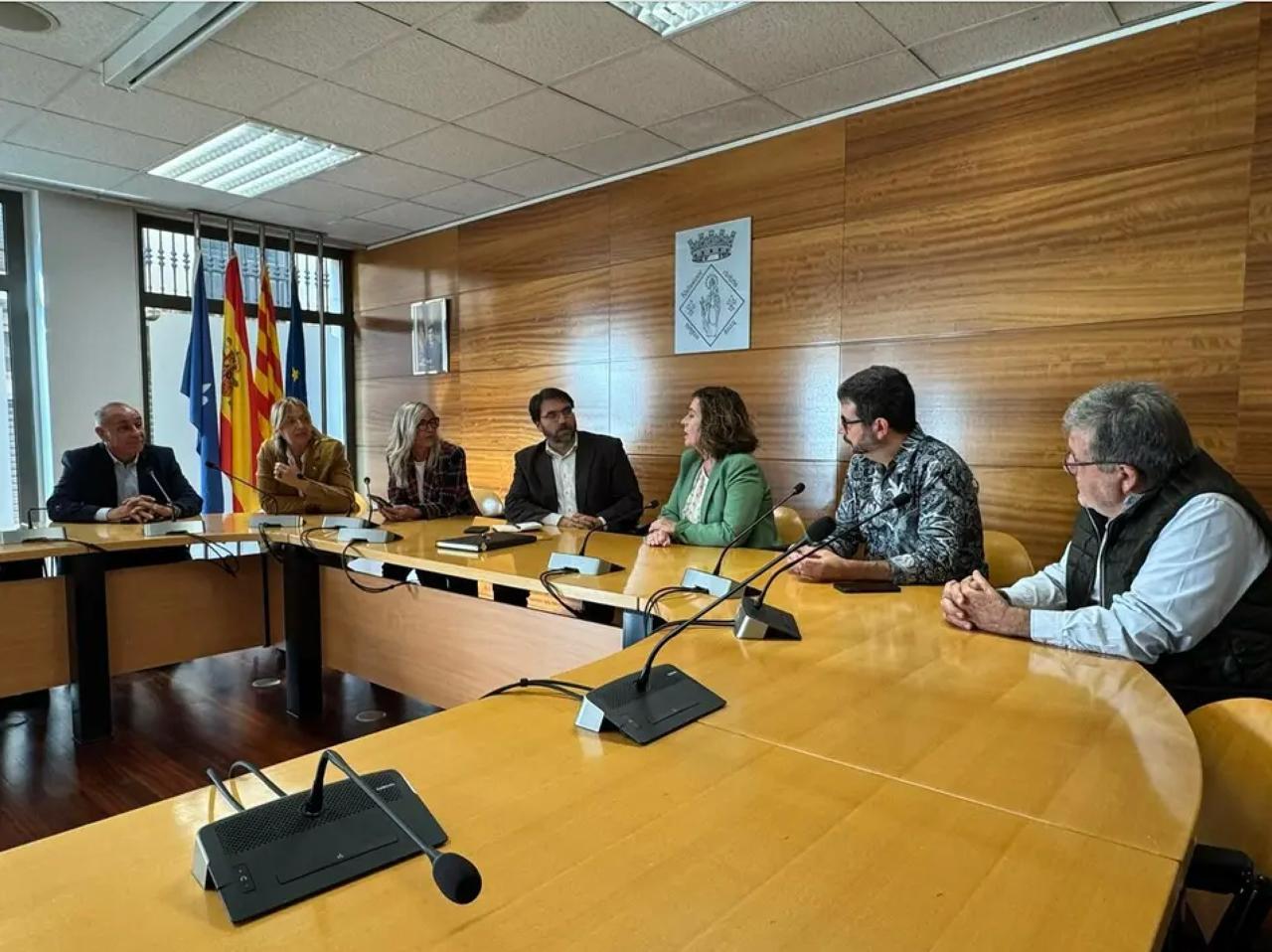 Ferran Pedret en reunió amb socialistes a Tremp, debatent iniciatives per al Pirineu.