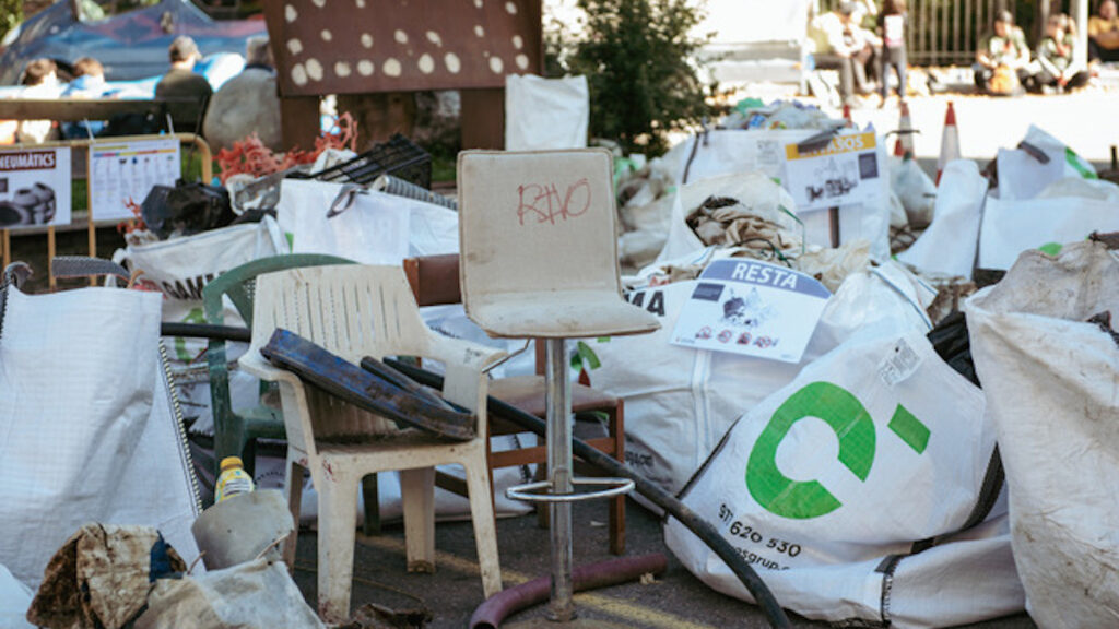 Els voluntaris han recollit gairebé dues tones de deixalles.