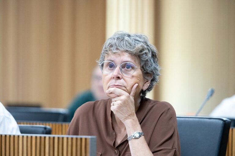 Susanna Vela recimina al govern la seva manca de voluntat de consens.