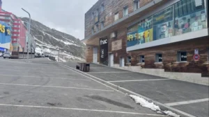 Els carrers i aparcaments del Pas de la Casa estan buits des de fa una setmana