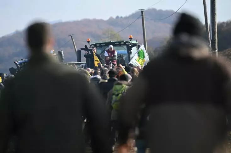 Barricada de ramaders per impedir el sacrifici total de les vaques d’una granja de Bords-sur-Arize
