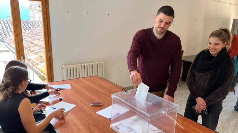 La consulta de Gósol ha atret a poc més de la meitat del cens