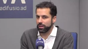 Iago Andreu, director de la Confederació Empresarial Andorrana parlant sobre propostes sindicals.