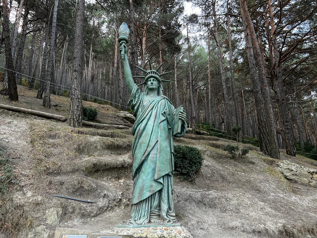 Una de les escultures dels Jardins de Juberri que seran desnonades