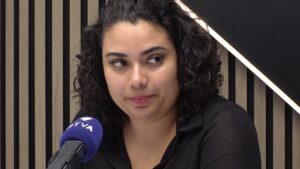 Isabella Vargas parlant sobre temes de salut trans a Andorra