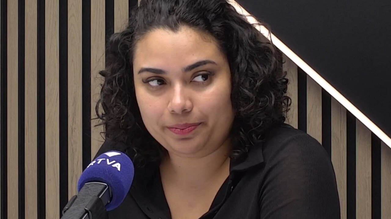 Isabella Vargas parlant sobre temes de salut trans a Andorra