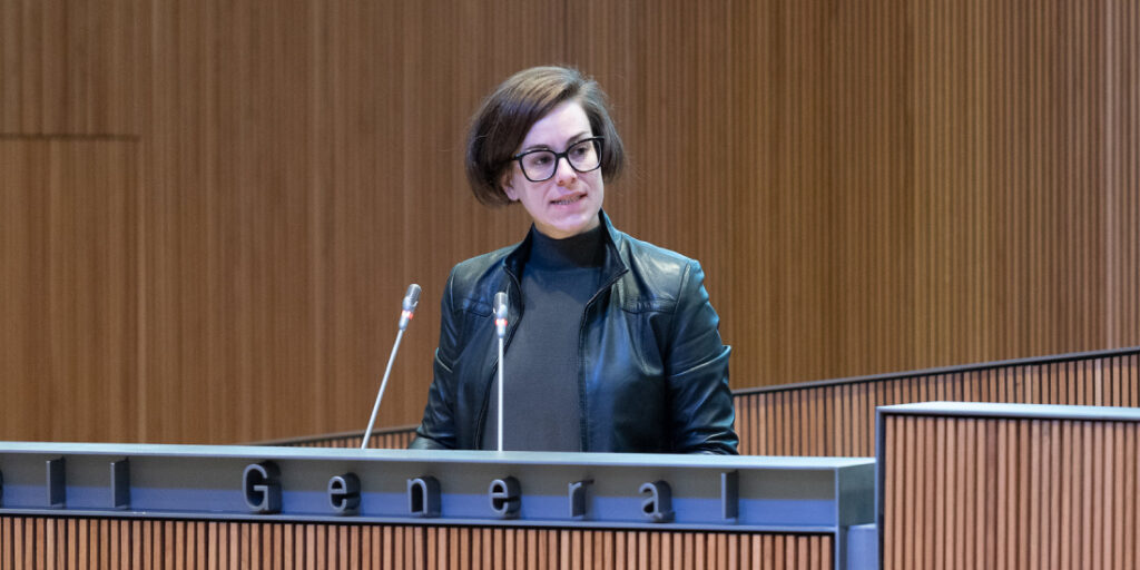 Núria Segués parlant sobre l'augment de l'edat de consentiment sexual