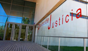 De moment, l’Audiència de Girona ha deixat el condemnat en llibertat provisional