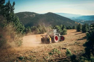 Treballs de recuperació de pastures al municipi pallarès de Soriguera.