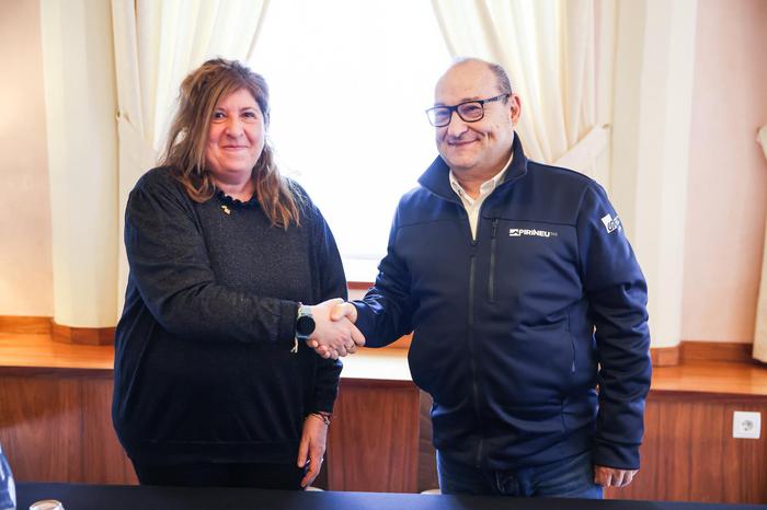 L’alcaldessa de Queralbs, Immaculada Constans, i el president de FGC, Carles Ruiz