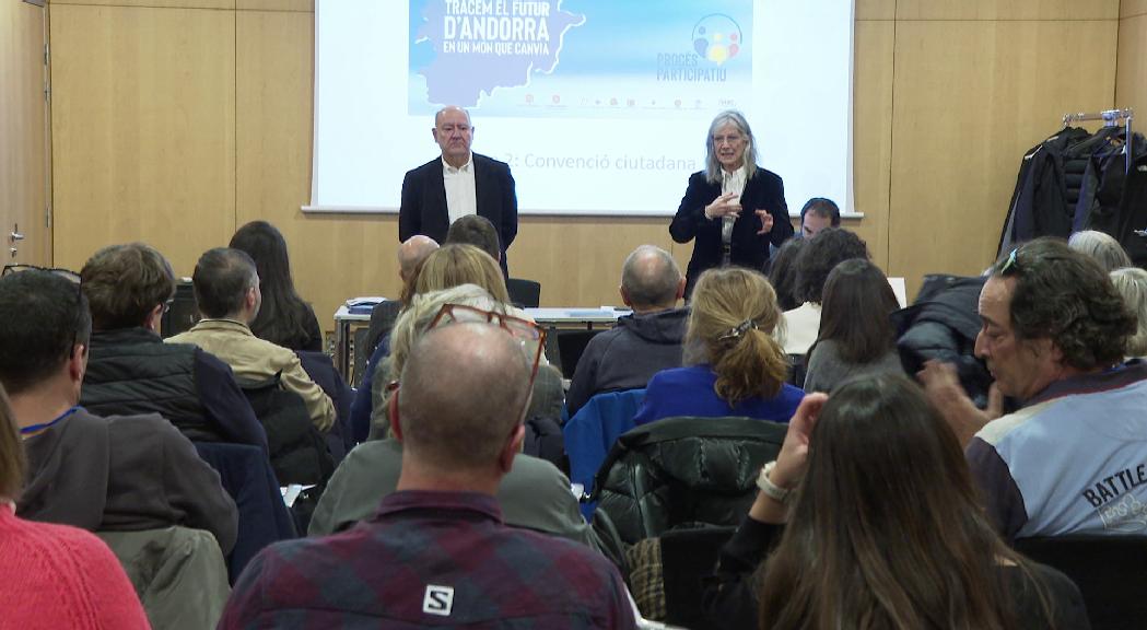 Assemblea Ciutadana d'Andorra amb participants en un debat estratègic.
