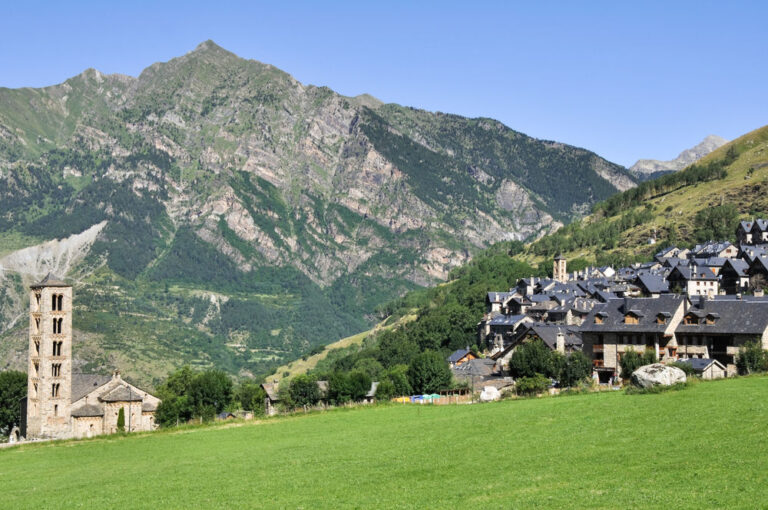 La majoria de les cases de la Vall de Boí estan buides