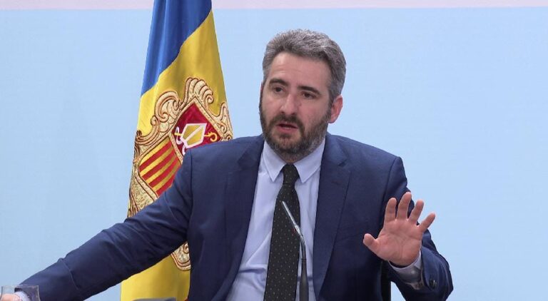 El president de l’AFA, l’exministre dimissionari Èric Jover, llença més benzina al foc.