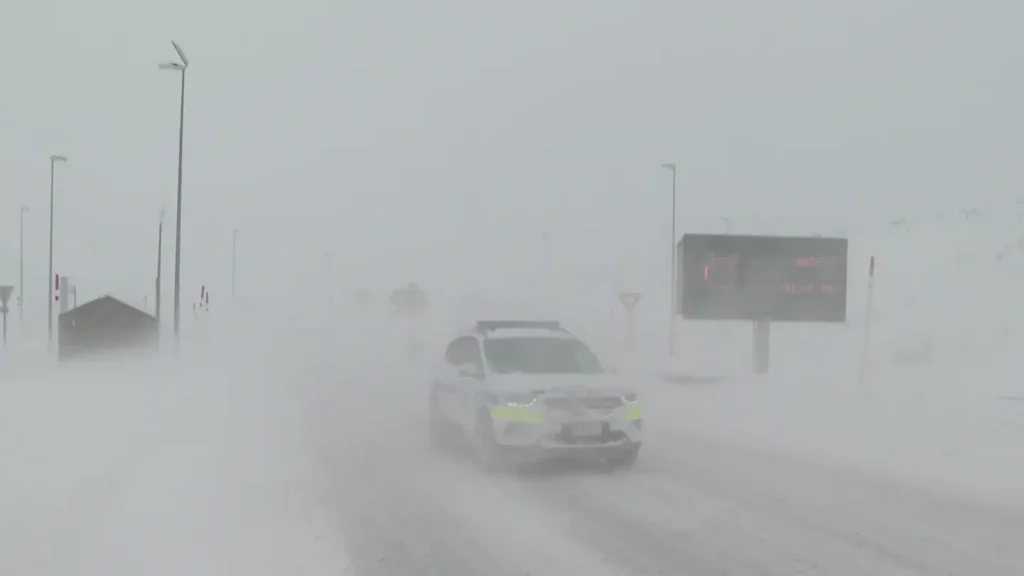 La neu provoca greus dificultats per la circulació a Andorra.