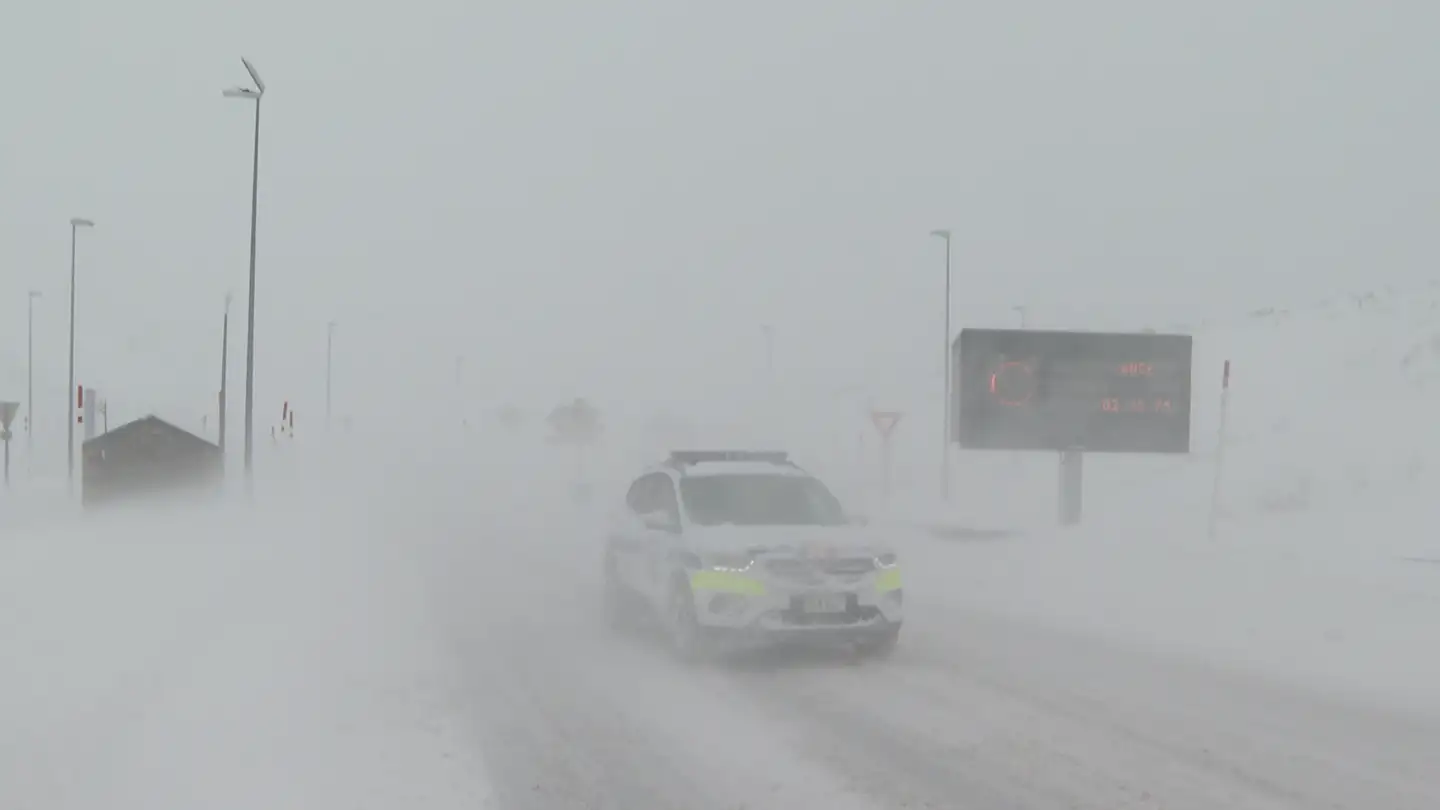 La neu provoca greus dificultats per la circulació a Andorra.