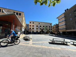 La UNED té la seva seu al Centre Cultural de les Monges.