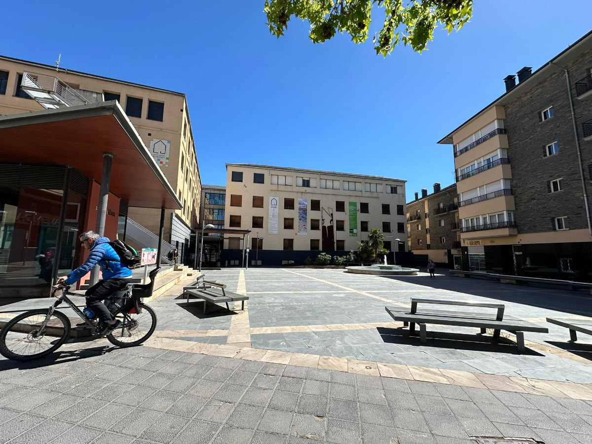 La UNED té la seva seu al Centre Cultural de les Monges.