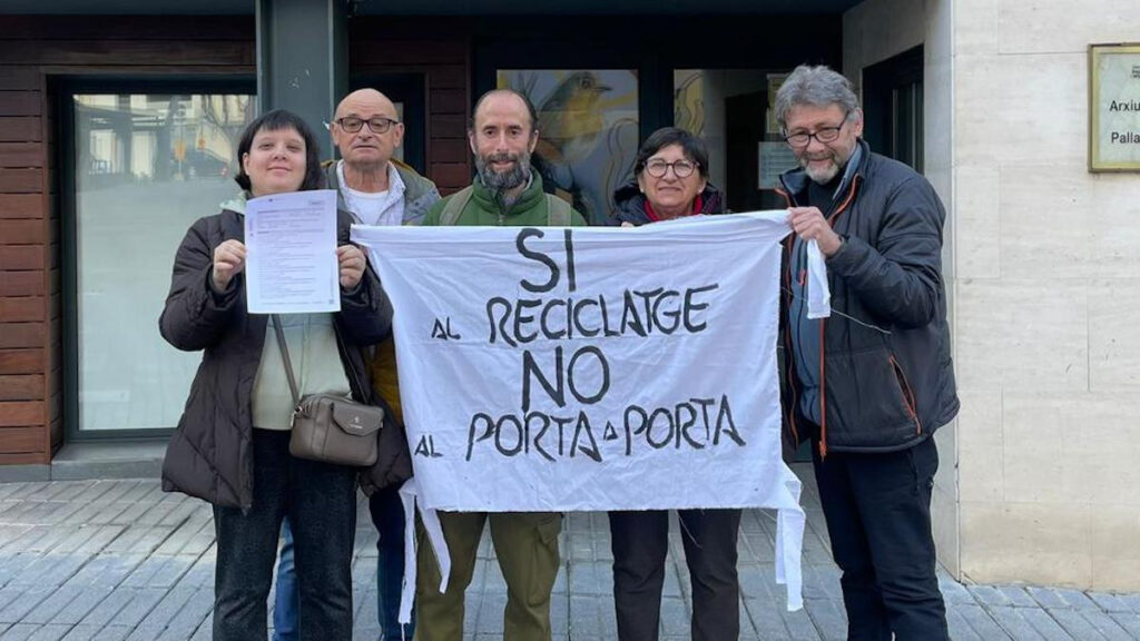 Un terç dels veïns de la Pobla de Segur han signat el manifest contra el sistema porta a porta.