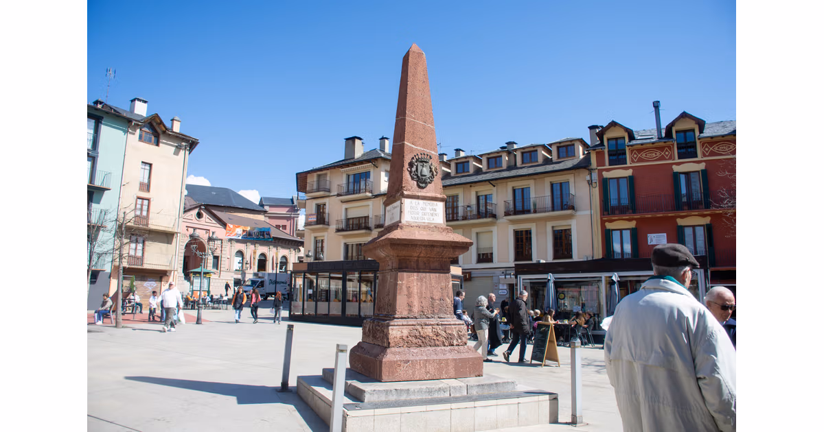 Un monòlit homenatja els herois de la resistència de Puigcerdà als carlins