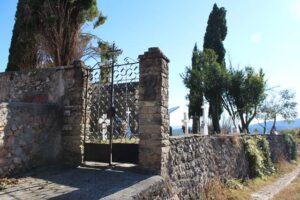 El camí tradicional del cementiri de Peramola ha “desaparegut”.