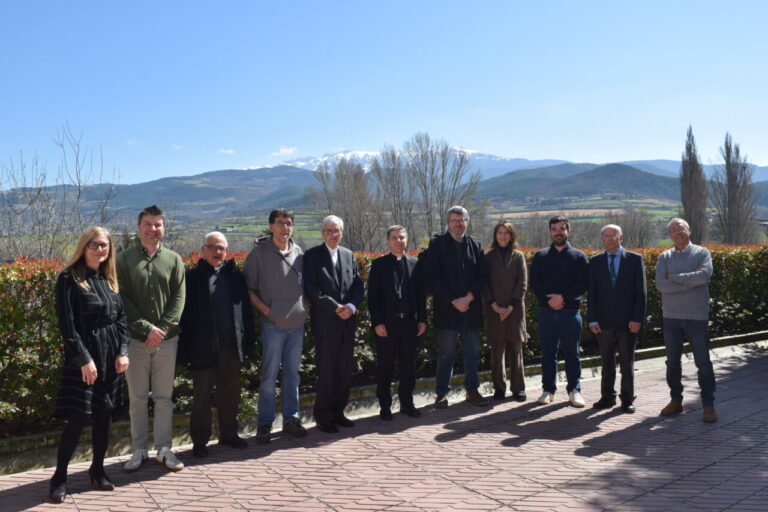 Les entitats han signat el conveni amb el bisbat d'Urgell per dinamitzar el patrimoni de les valls d'Àneu.