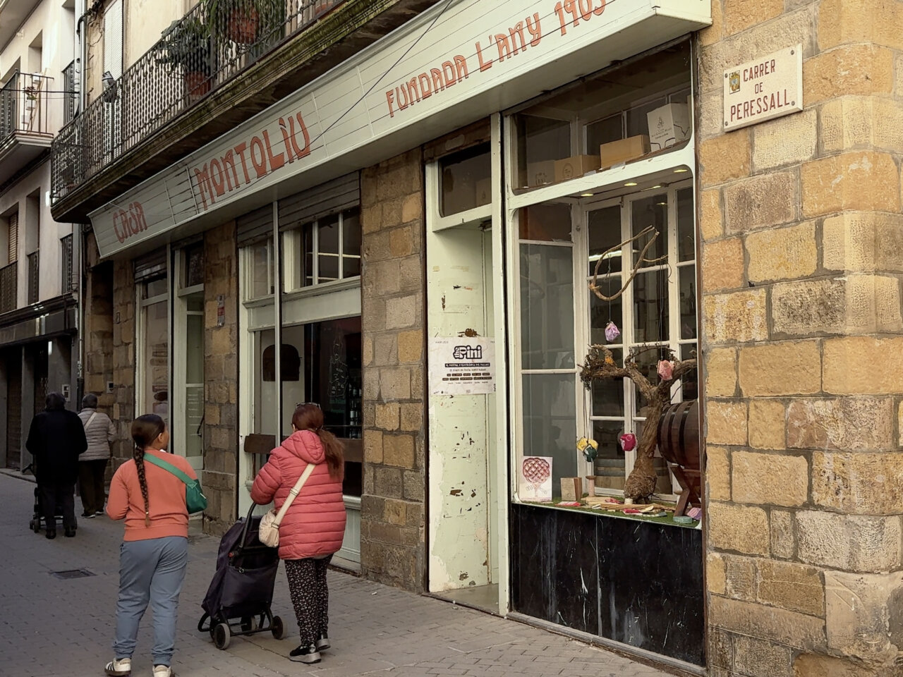 Diversos establiments de Tremp s'adhereixen a una campanya per promoure l'ús del català.