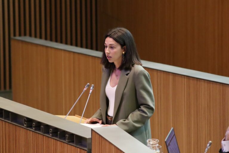 La consellera general Laia Moliné s’interessa pel projecte de la Caubella.
