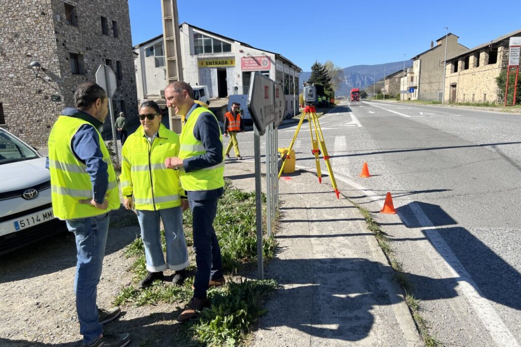 Els treballs previs per la nova rotonda a l'N-260 han començat a Montferrer.