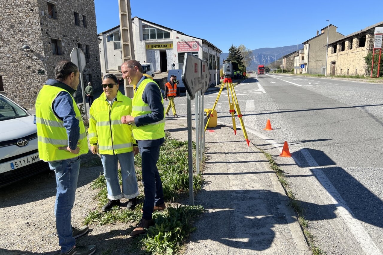 Els treballs previs per la nova rotonda a l'N-260 han començat a Montferrer.