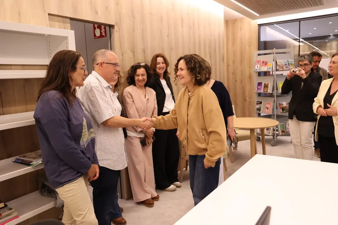 La consellera de Cultura visita la nova biblioteca de la Pobla de Segur