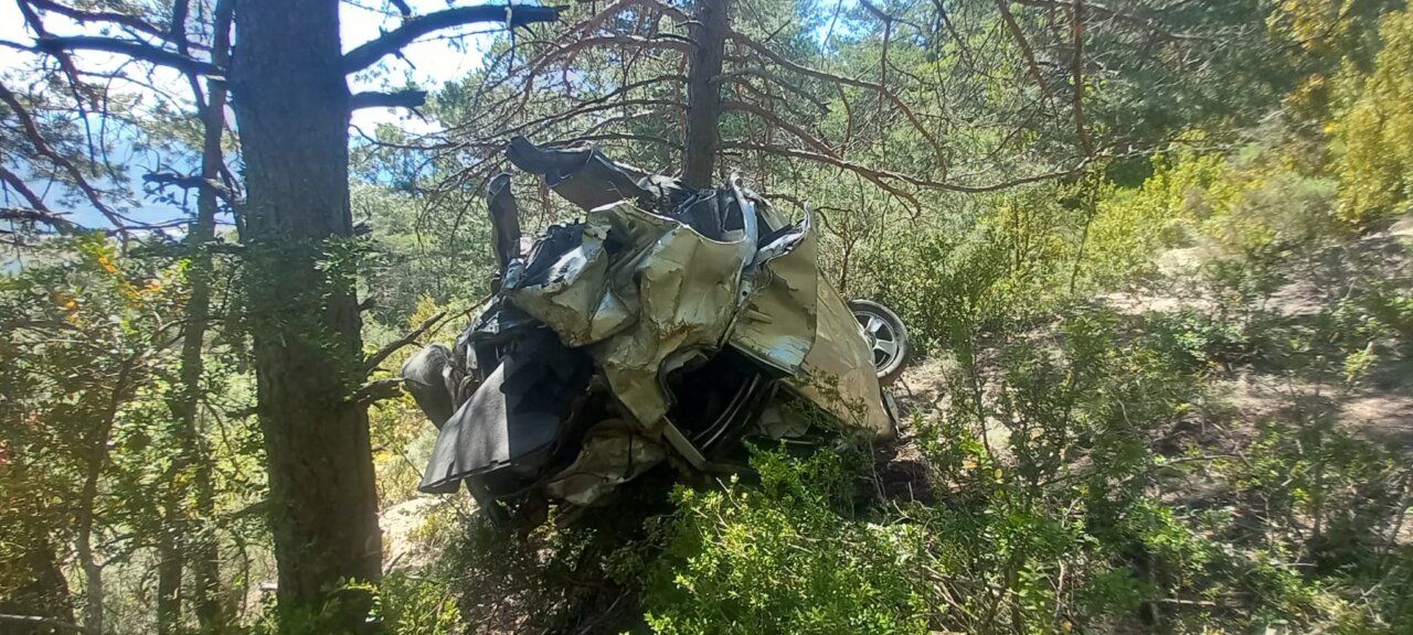 El cotxe de l’exalcalde de Durro va quedar destrossat.