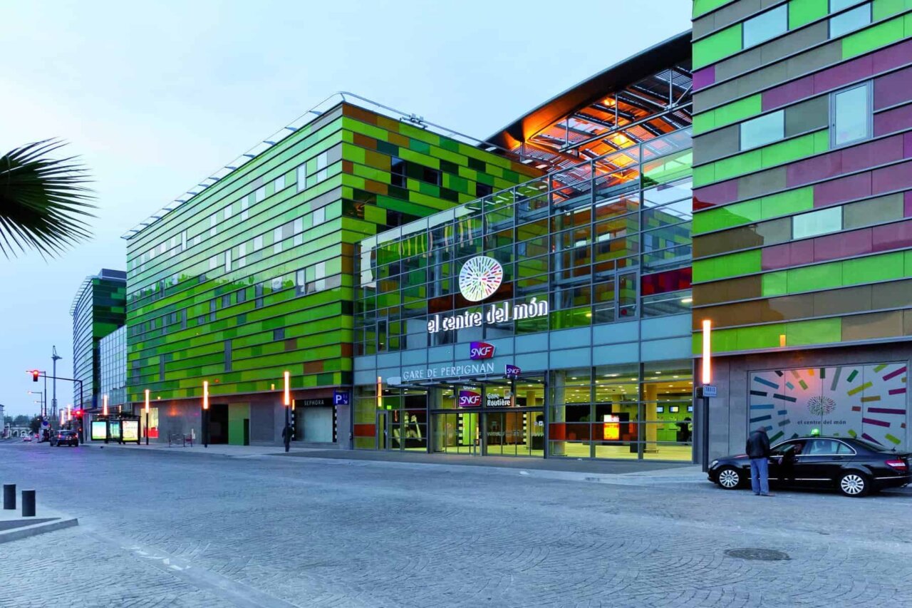 L'Euroregió té la seva seu a l'edifici El centre del món, a Perpinyà.