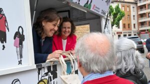 La consellera Sílvia Paneque i la delegada Sílvia Romero a Tremp.