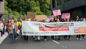 Més d’un miler de persones han marxat contra el Govern