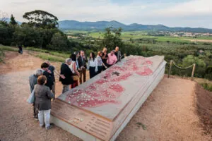 Un monument recorda els búnquers de Garriguella