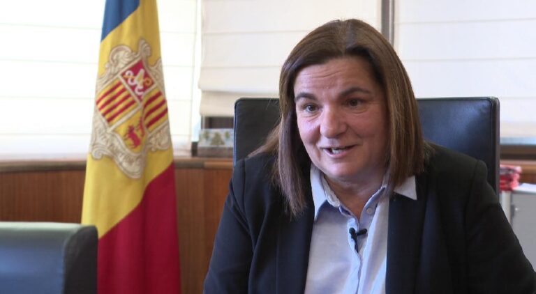 Trini Marín, ministra d’Afers Socials.