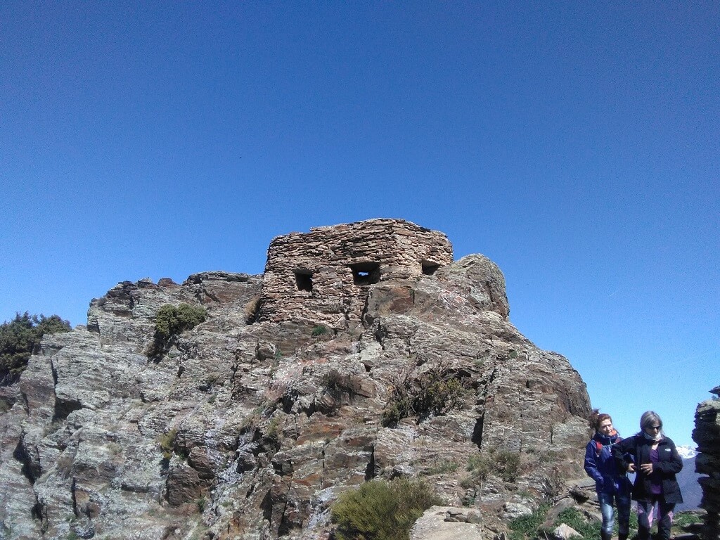 Restes de fortificacions de la Guerra Civil al Pallars Sobirà.