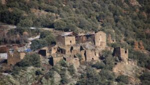 Al Pirineu encara hi ha molts pobles abandonats.