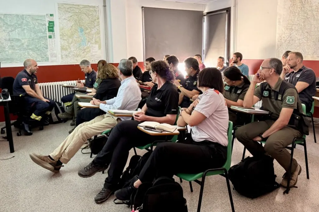 Bombers, agents rurals i pagesos, compromesos contra els incendis. (ACN)