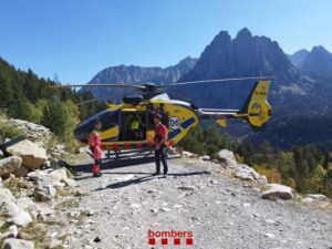 Els Bombers han activat la unitat GRAE per rescatar l’excursionista.