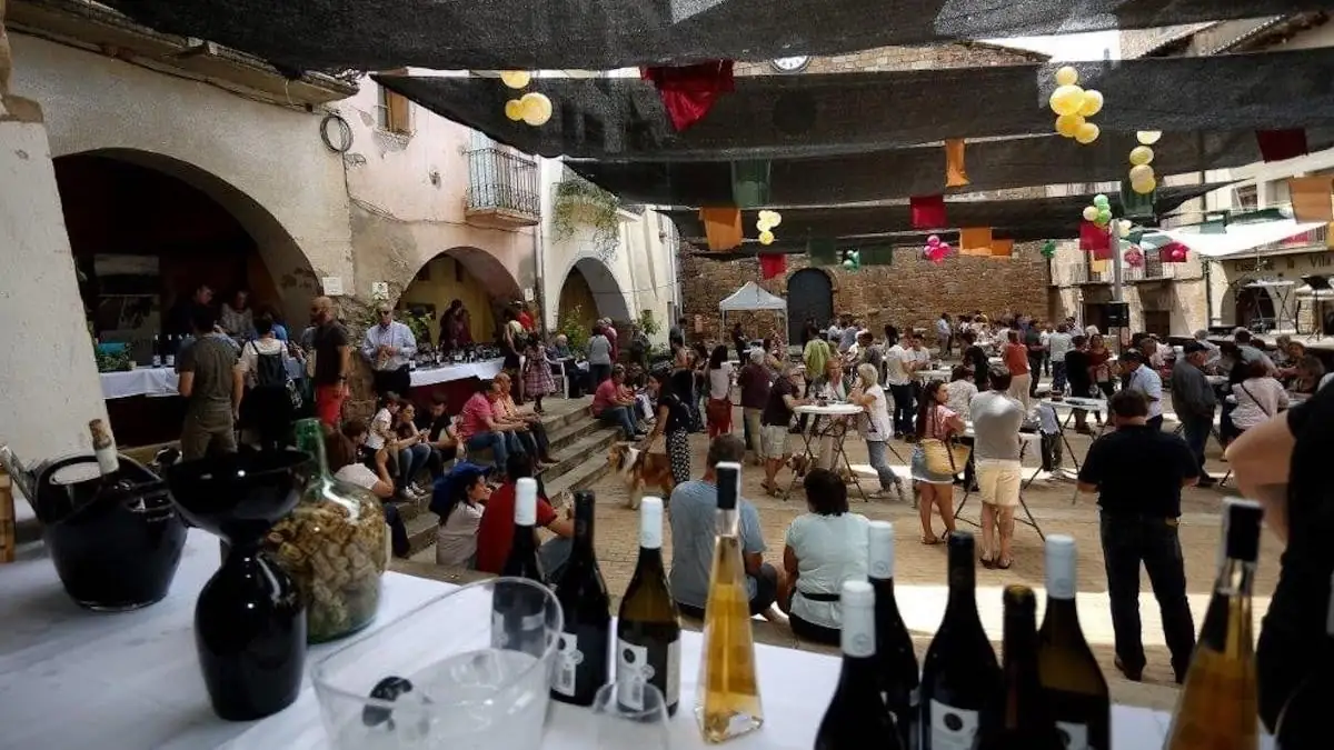 La Fira de Vi dels Pirineus omple de visitants la vila de Talarn