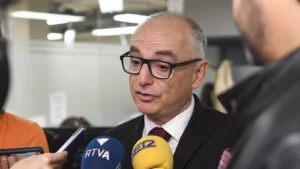 A Ramon Llados, ministre d’Economia, se li dispara la inflació.