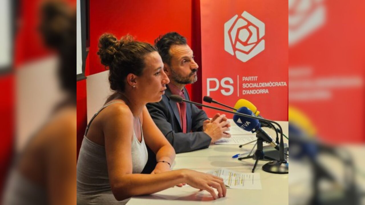 Maria Nazzaro i Gerard Alís del PS defensen la despenalització de l'avortament com a dret humà de les dones (Foto: PS)