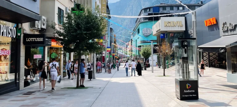 Les compres són el principal motiu dels estrangers que van a a Andorra.