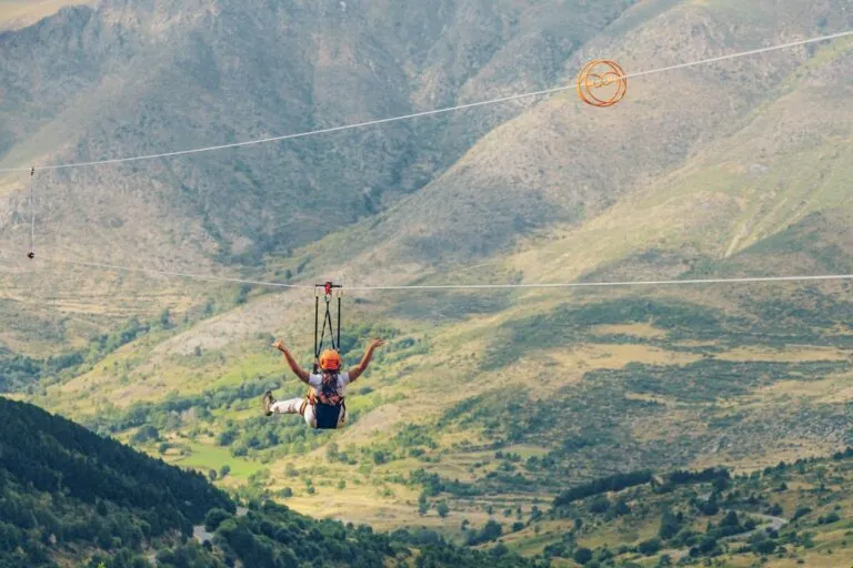 La nova tirolina té més d’un quilòmetre de llargada.