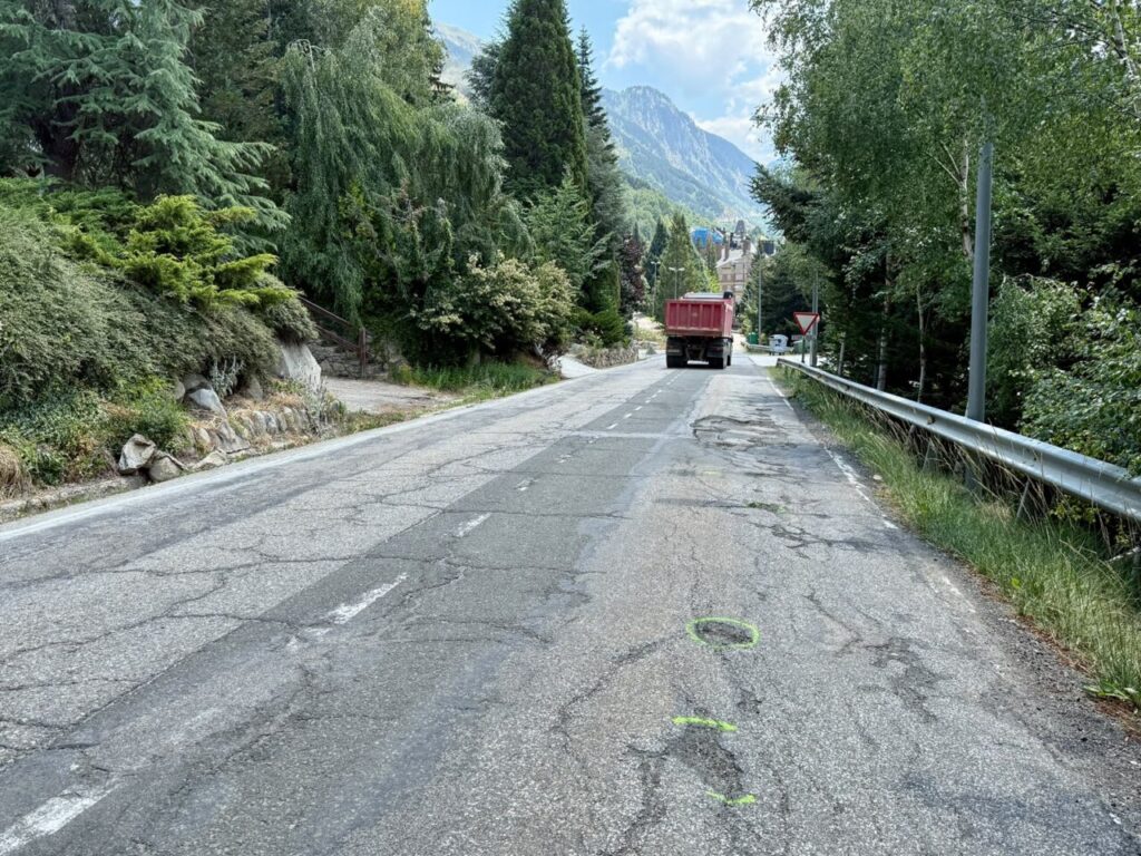 Ja s’han començat a reparar els sots de les carreteres araneses.